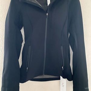 NWT Lululemon Cross Chill Jacket, size 4